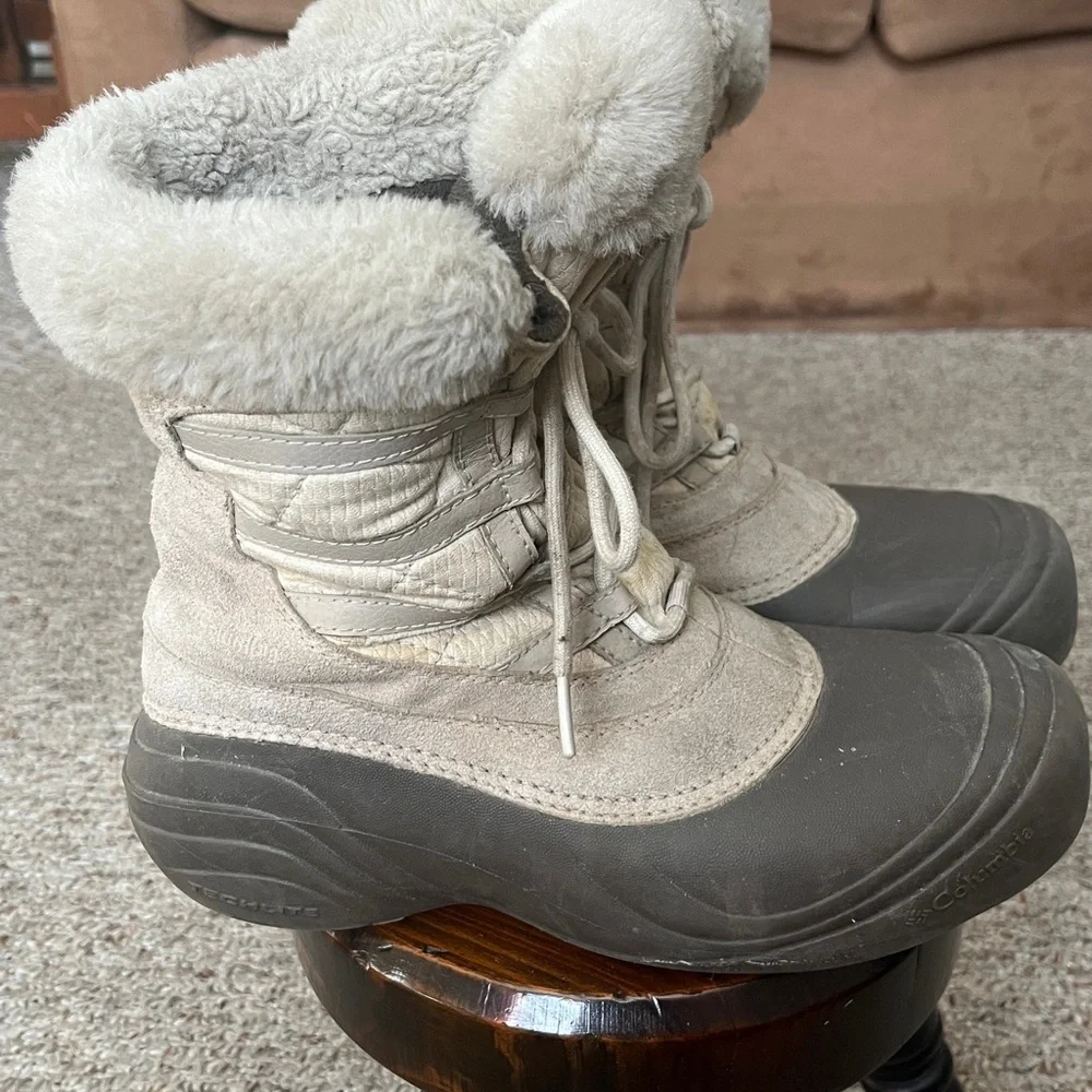 Columbia Women's Tan and Gray Winter Boots Sz 9
